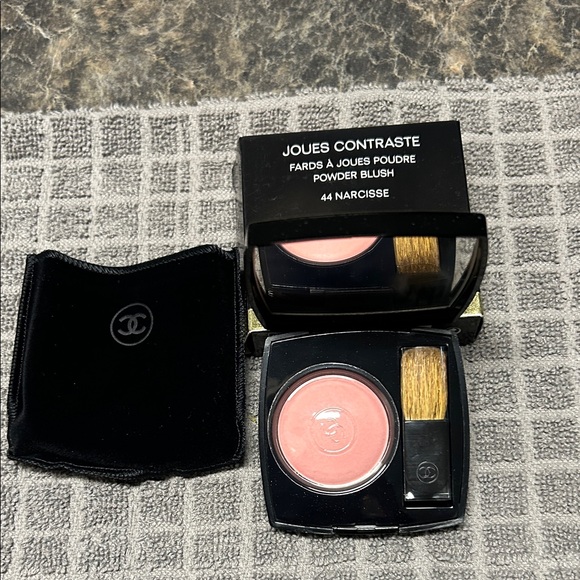 CHANEL - Joues Contraste Powder Blush - Narcisse, NIB. Includes blush brush - Picture 1 of 5